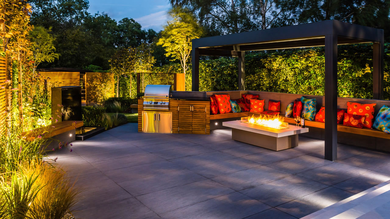 Contemporary Urban Garden garden design by Jilayne Rickards