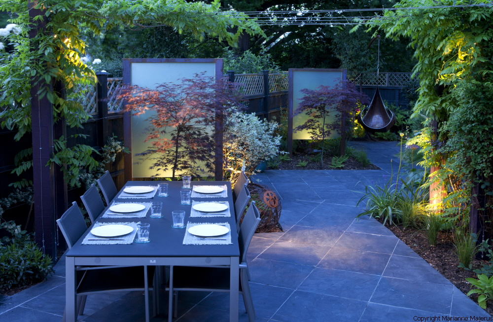 Contemporary Urban Garden — garden lighting 1084410